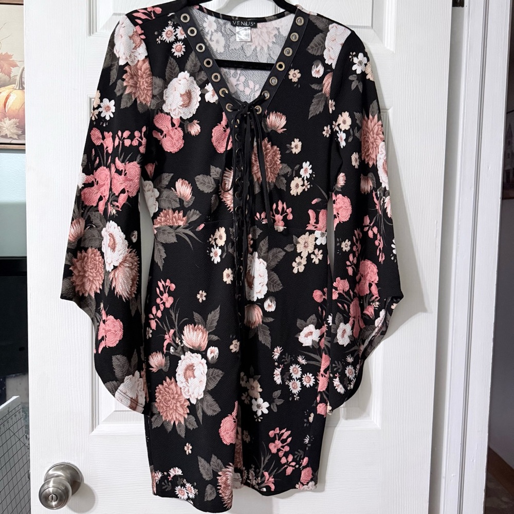 Venus Black Floral Lace Up Midi Dress Bell Sleeves Sexy Bodycon Stretch Medium